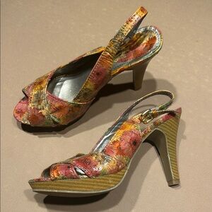 Floral Multicolor Peep-Toe Slingback Heels with Adjustable Strap